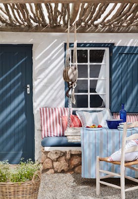 Hicks’ Blue Dining Area