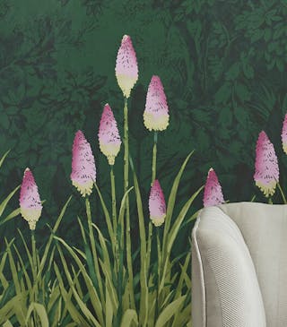 How to use green botanical wallpaper in your scheme