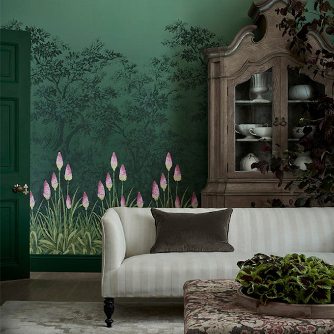 How to use green botanical wallpaper in your scheme